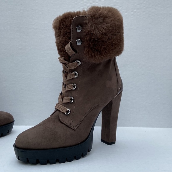 New GUESS Trisia Lug Sole Booties SZ 7 - Picture 3 of 13